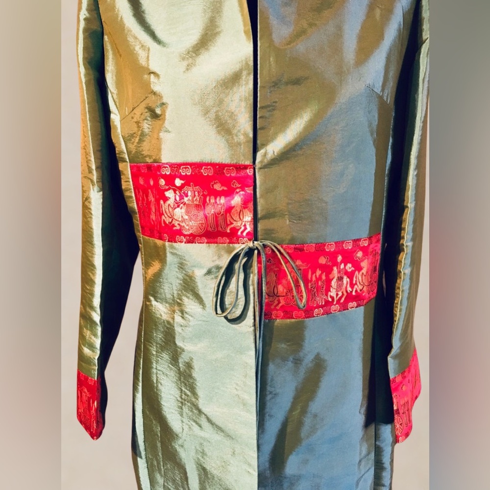 True Vintage Elegant Jade and Red SILK Women's Coat - Picture 3 of 15